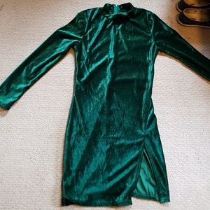 Band New never work green velvet dress