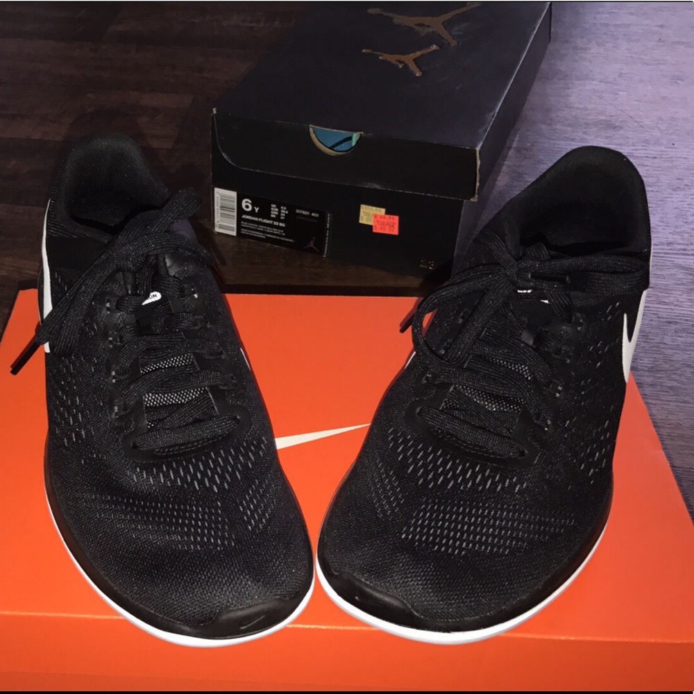 Black nikes