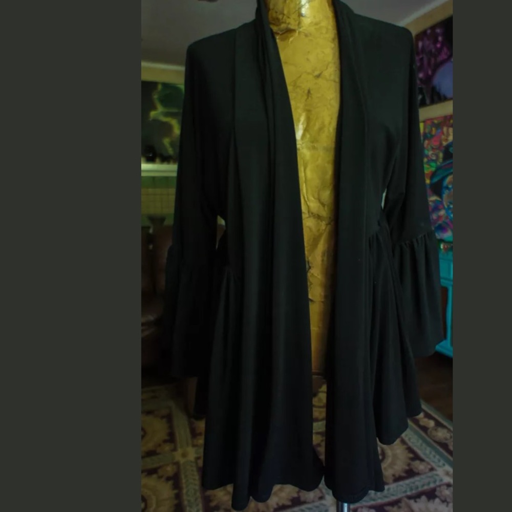 Lane Bryant 14/16 black trumpet sleeve shrug