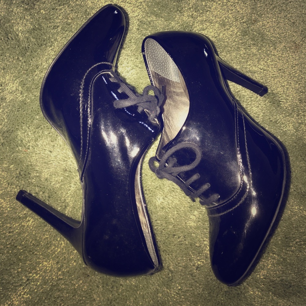 Patent leather heels💫