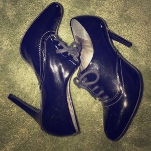 Patent leather heels💫