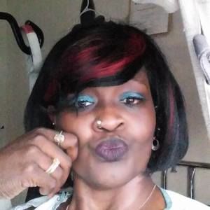 Meet your Posher, Cynthia