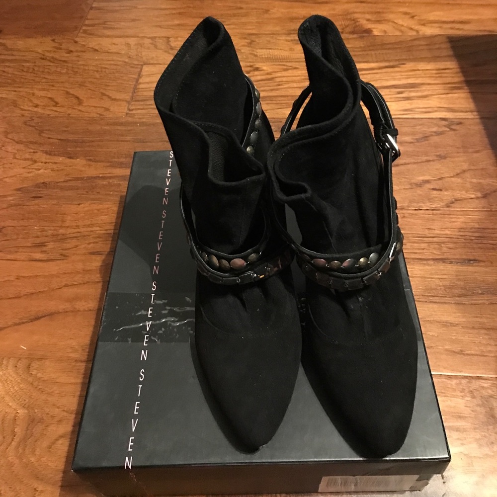 Steven belted suede booties in size 10