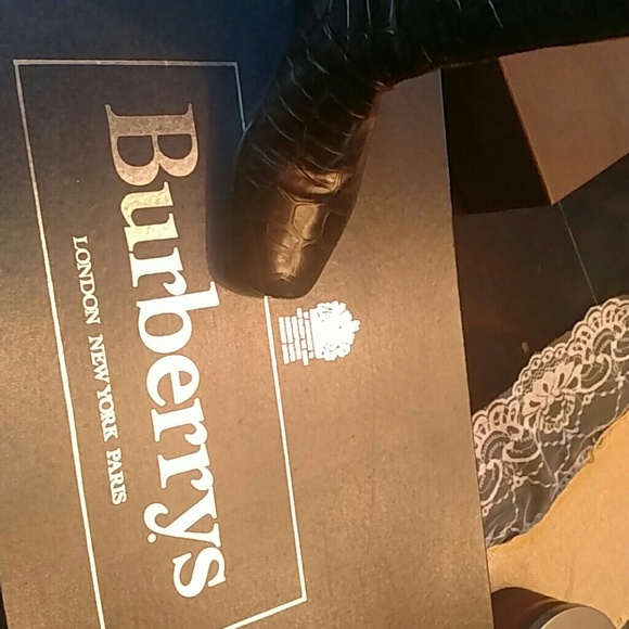 Burberry Boota - Picture 2 of 2