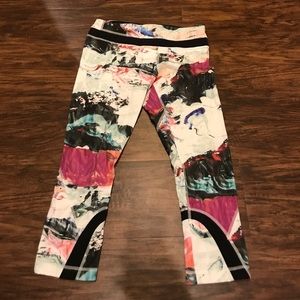 LULULEMON cropped pants, size 6