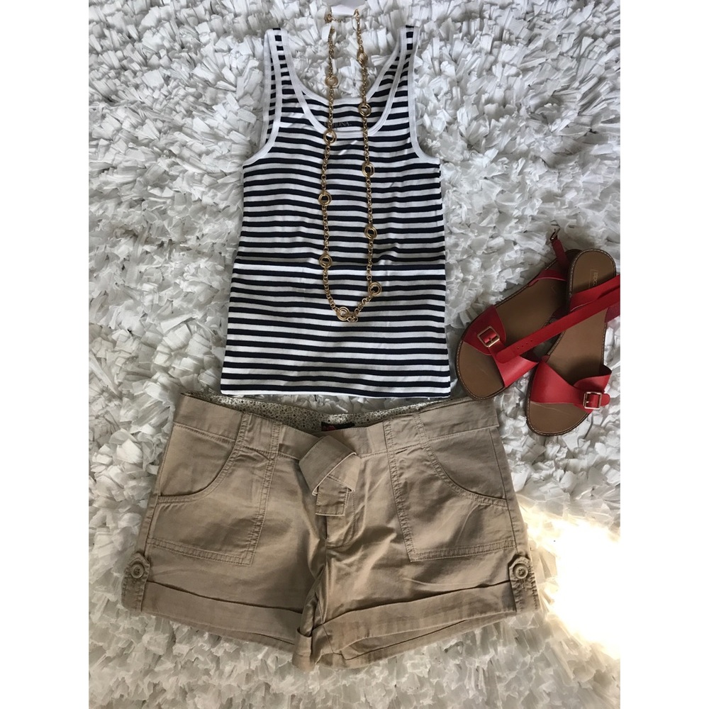 Forever 21 Khaki Shorts with belt