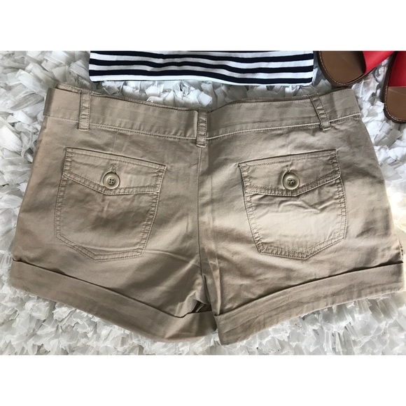 Forever 21 Khaki Shorts with belt - Picture 3 of 4