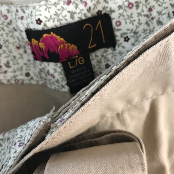 Forever 21 Khaki Shorts with belt - Picture 4 of 4