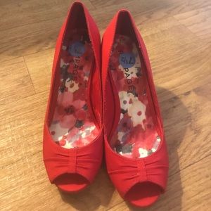 Rampage wedges with peep toe