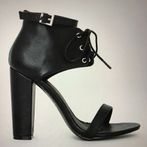 NWOT Misguided black heels.