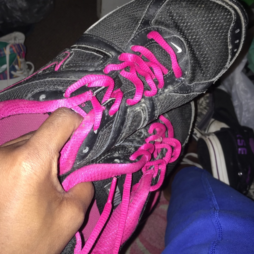 Black m pink nike shoes