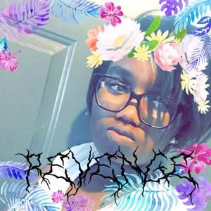 Meet your Posher, Larissa