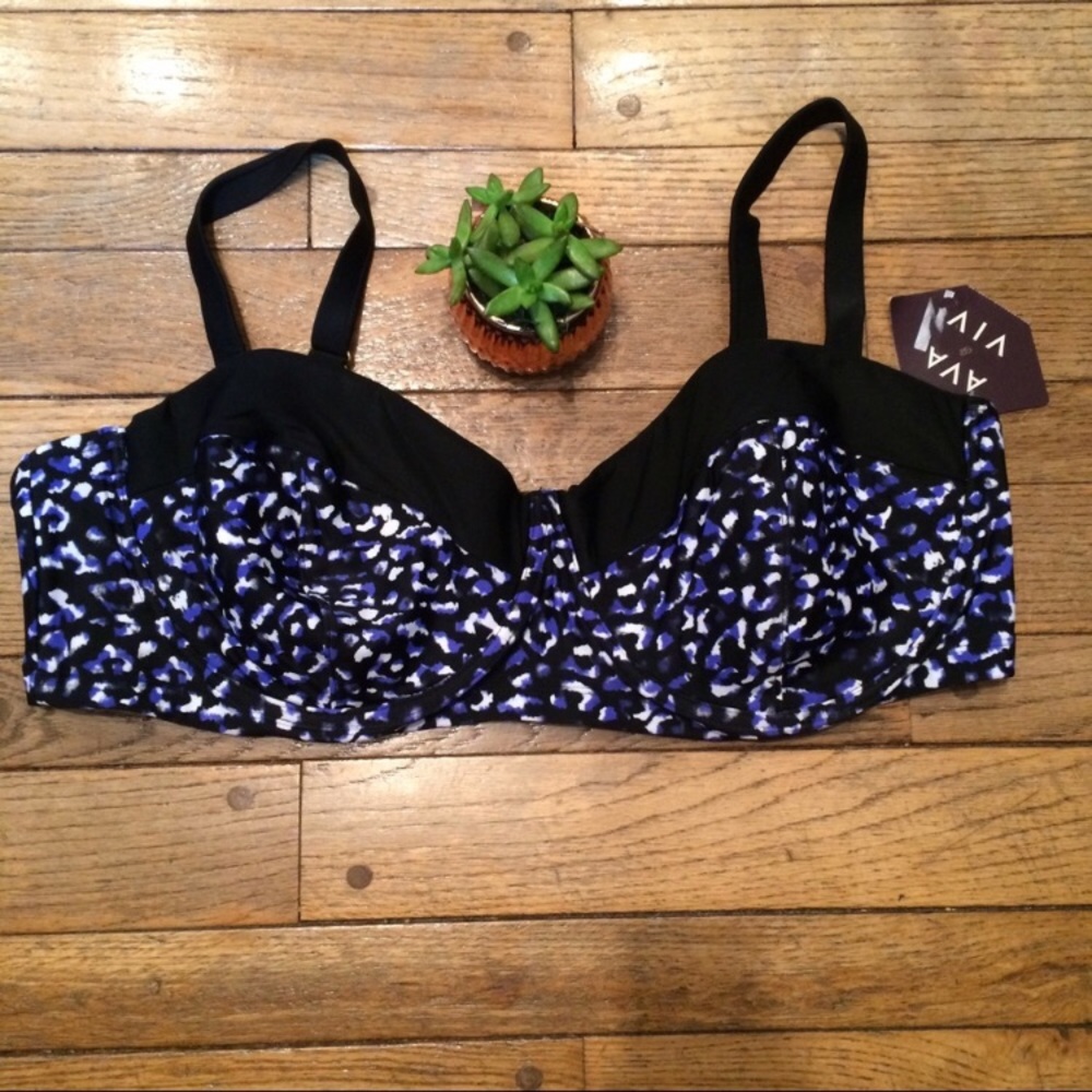 Ava Vic plus size bikini top