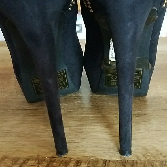 Bebe Size 7 Shoes - Picture 8 of 8