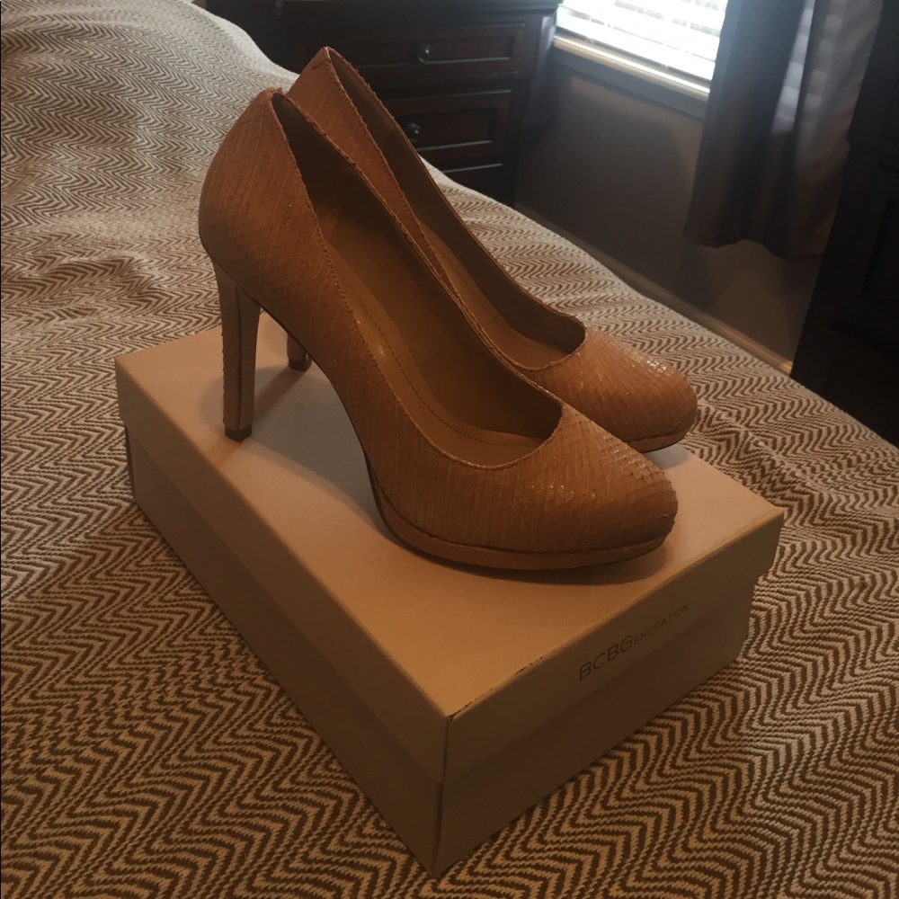 Never worn! Gloss cut cream faux snake skin pumps!