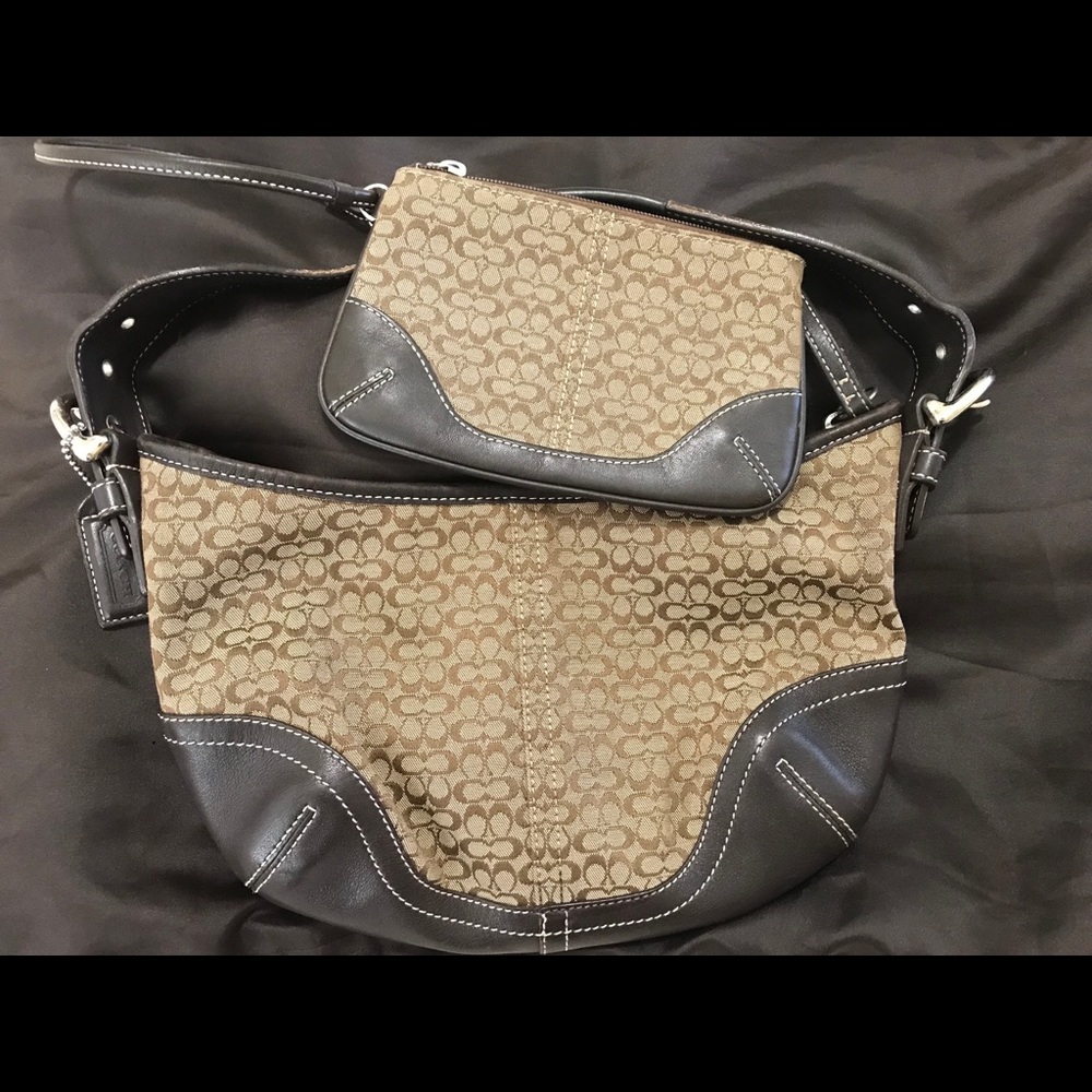 Coach Signature Purse and Wristlet 👜❤️ 2x1 deal!