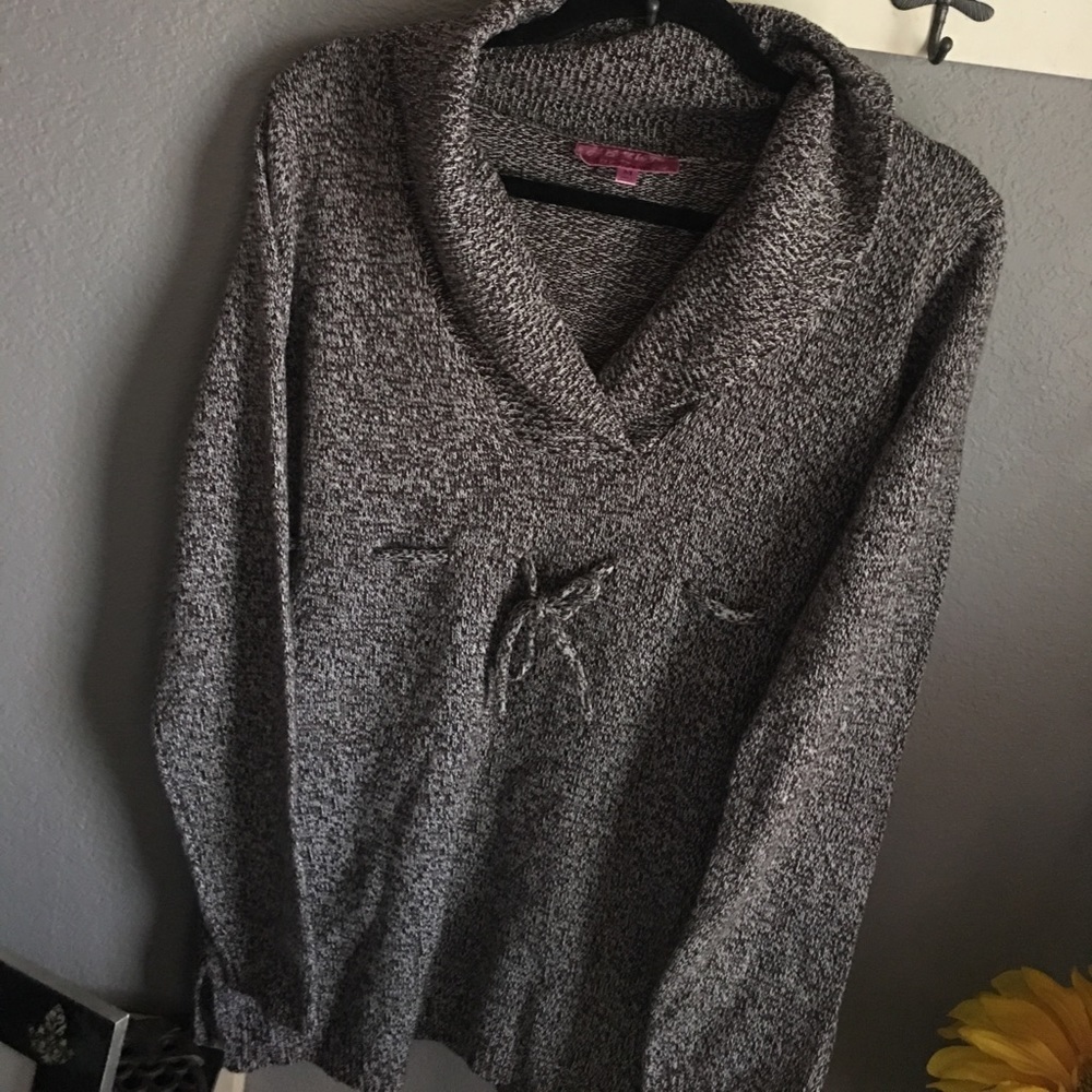 Derrik Heart sweater