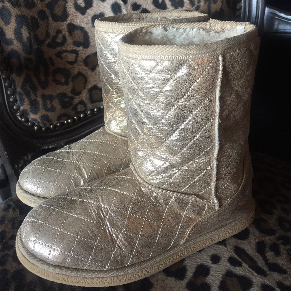 KIDS! Nordstrom "ugg like" metallic gold, faux fur