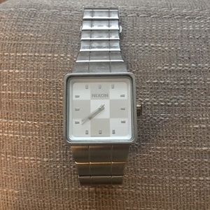Nixon Quatro