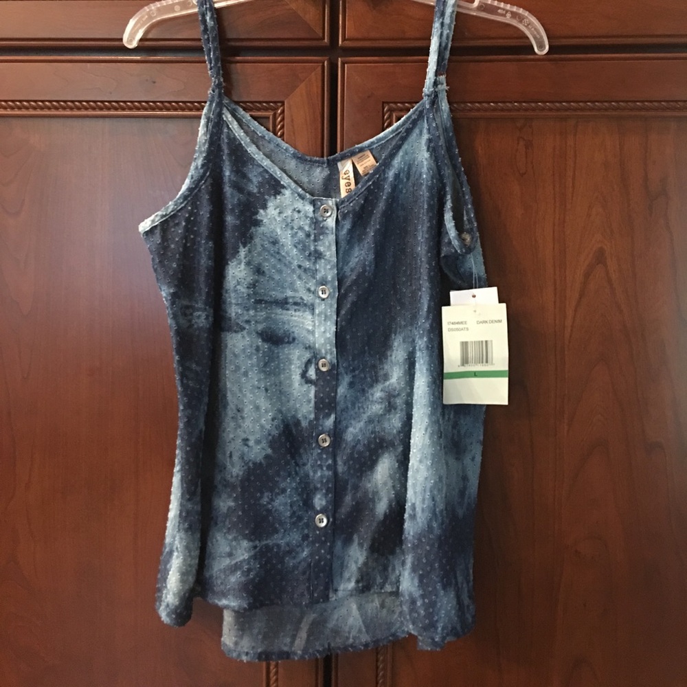 Eyeshadow Sleeveless Top