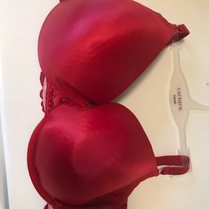 Gorgeous lace red cacique bra