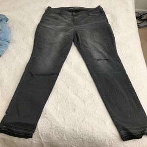 Old navy black soft mid rise jeans. Never worn