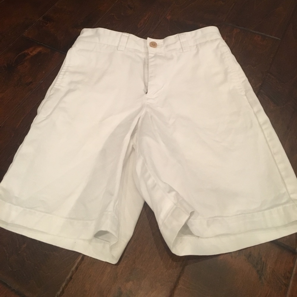 White boys Vineyard Vines shorts- size 3