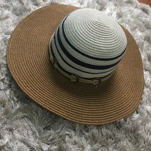 White and navy blue stripped hat with beige border