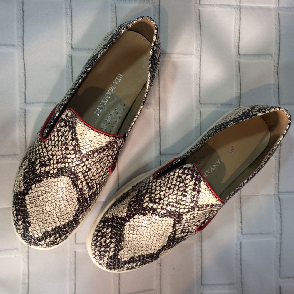 NWOB Ria Manyari Snakeskin Leather Flats Sz 36