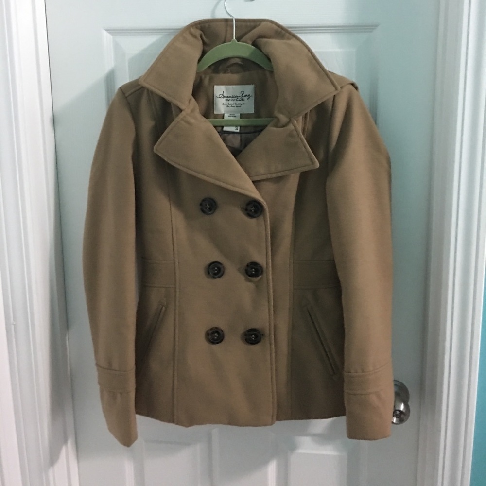 Beige/tan coat