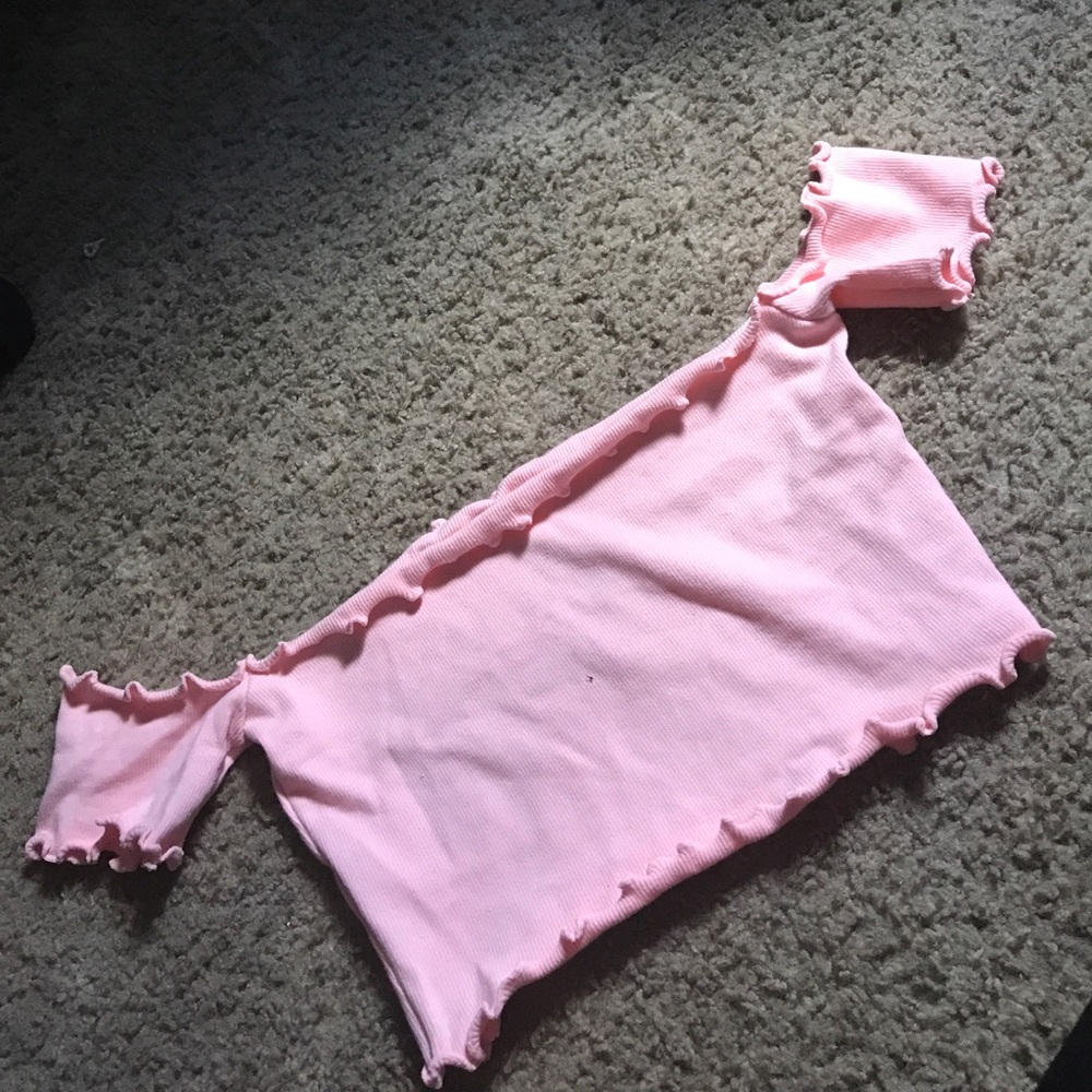 Off shoulder pink crop top