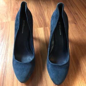 BCBG navy suede pumps