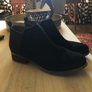 Toms Deia Booties, Black Suede, Sz 8.5