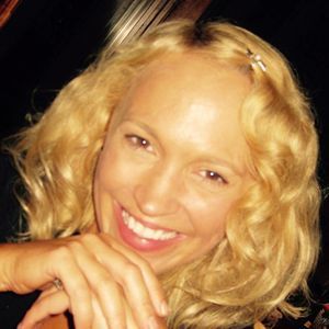 Meet your Posher, Carrie