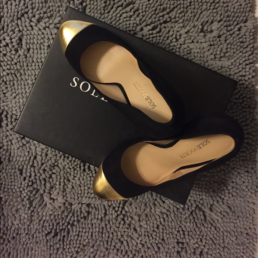 Sole Society Round-Toe Pump