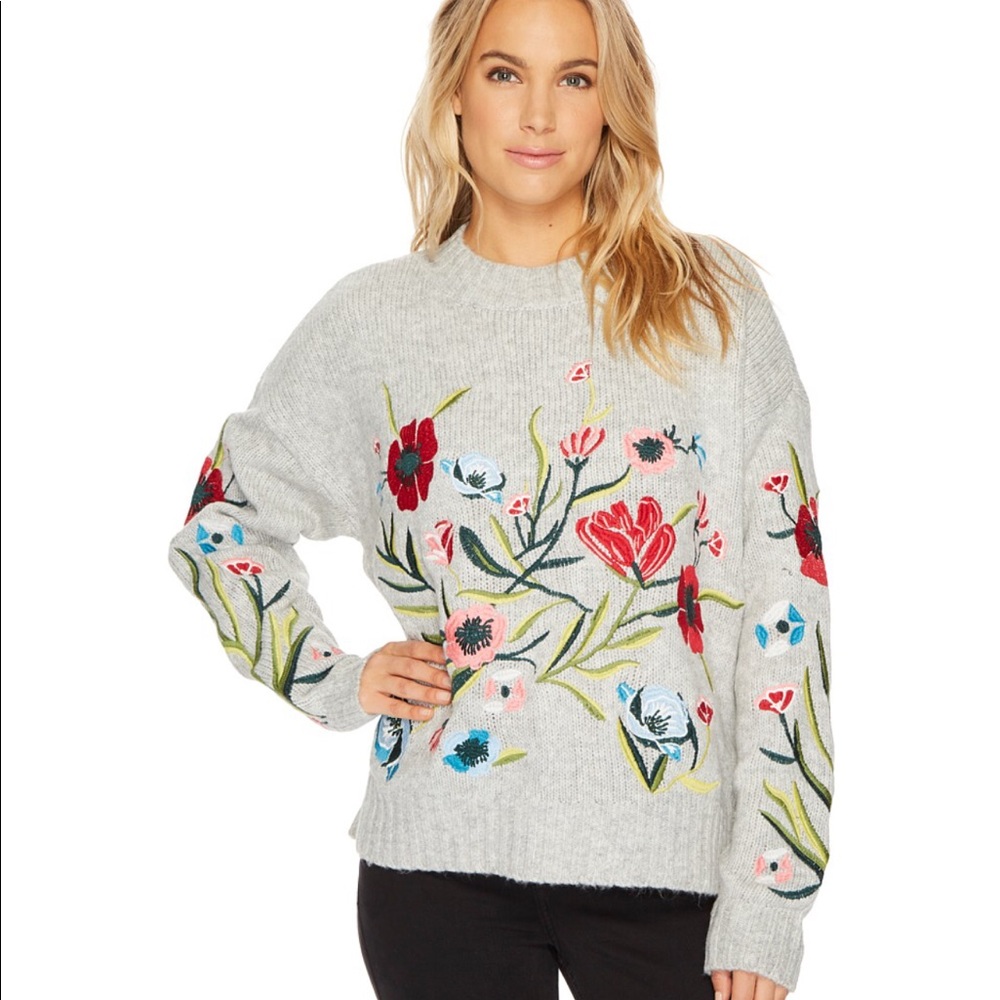 Romeo & Juliet Couture Women’s Knit Sweater
