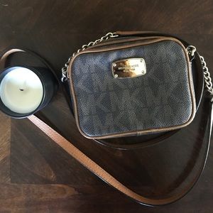 Michael kors jet set cross body bag