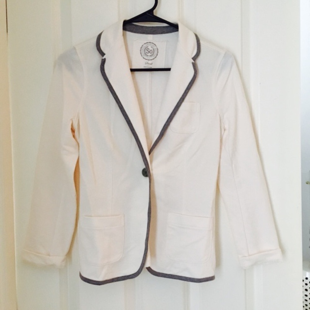 Blazer - Picture 3 of 5