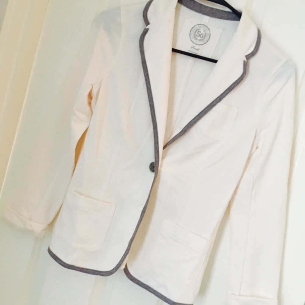 Blazer - Picture 2 of 5