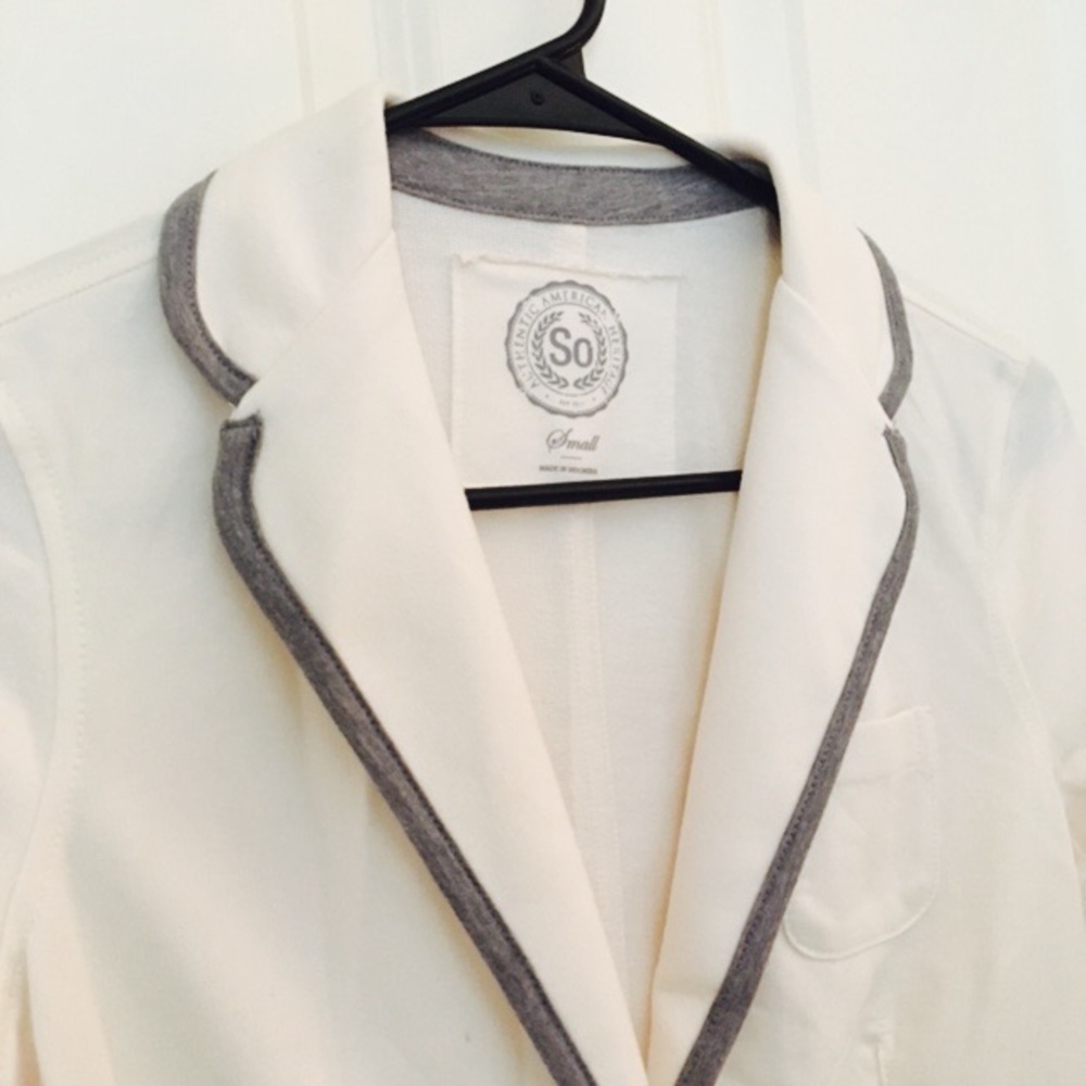 Blazer - Picture 5 of 5