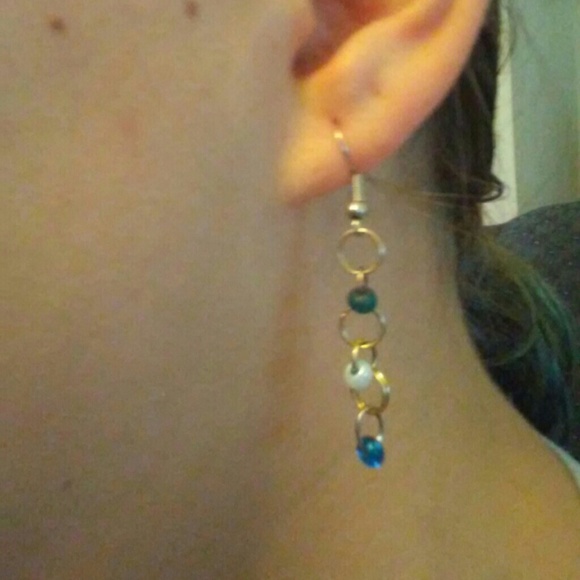 Blue chain earrings - Picture 2 of 2