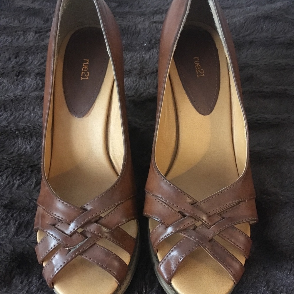 🎃OCTOBER SALE! Camel Peep Toe Wedges