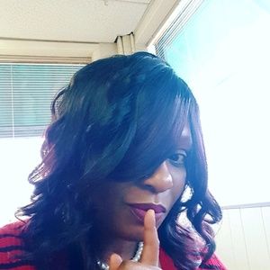 Meet your Posher, Carmaletia