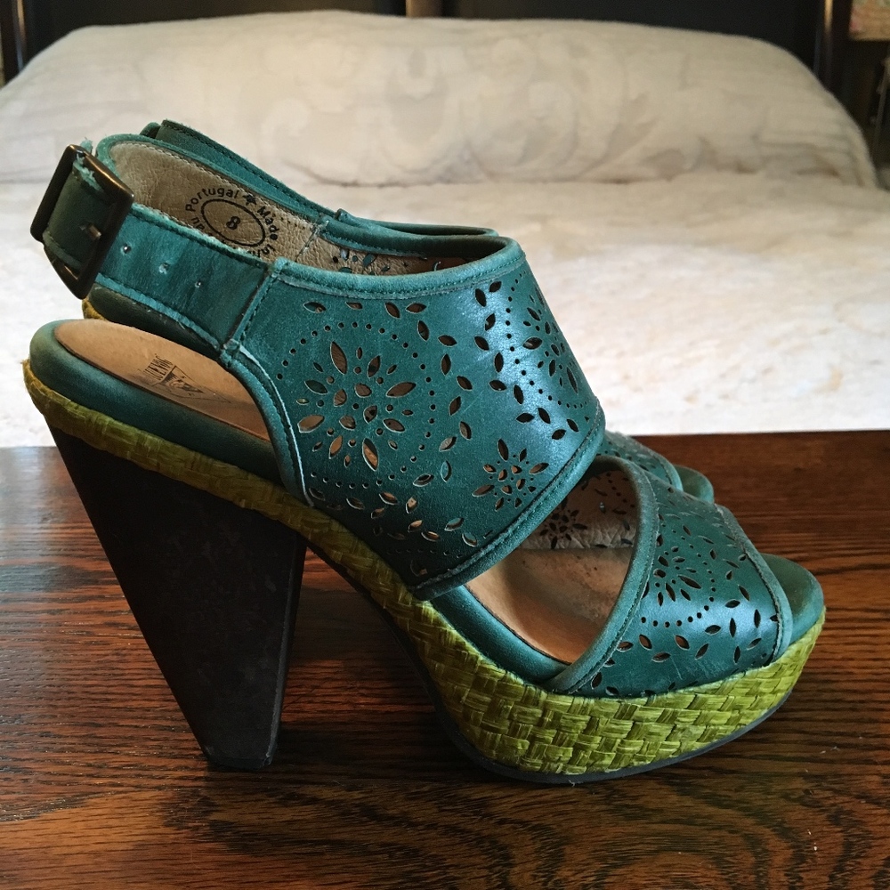 Fluevog Chatelet Turquoise & Yellow Heels Size 8