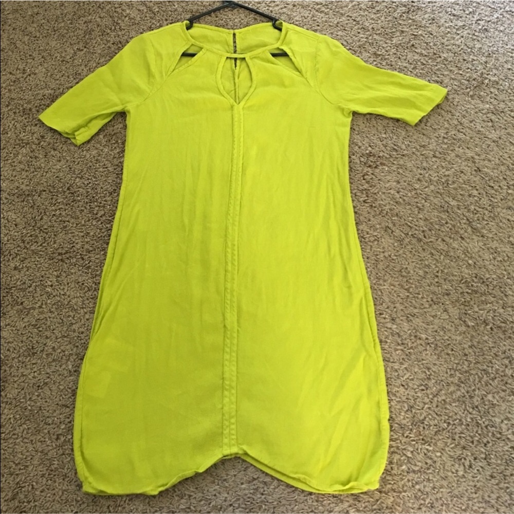 BCBG xs chartreuse shift dress cutout sleeves