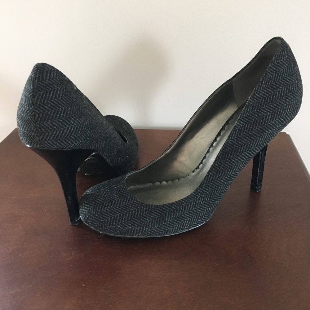 Jessica Simpson Gray Fabric Pumps