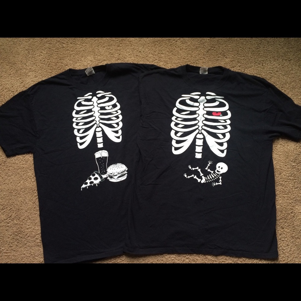 Set of 2 pregnancy skeleton tee's 🎃💕