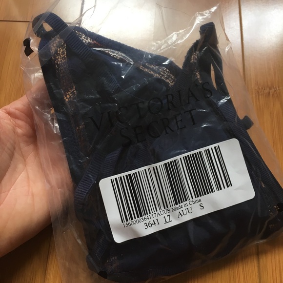 NWT S VS Strappy criss cross bralette - Picture 2 of 2