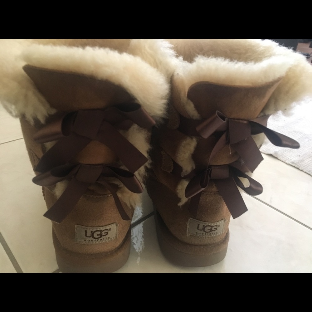 Authentic chestnut bailey bow ugg boots