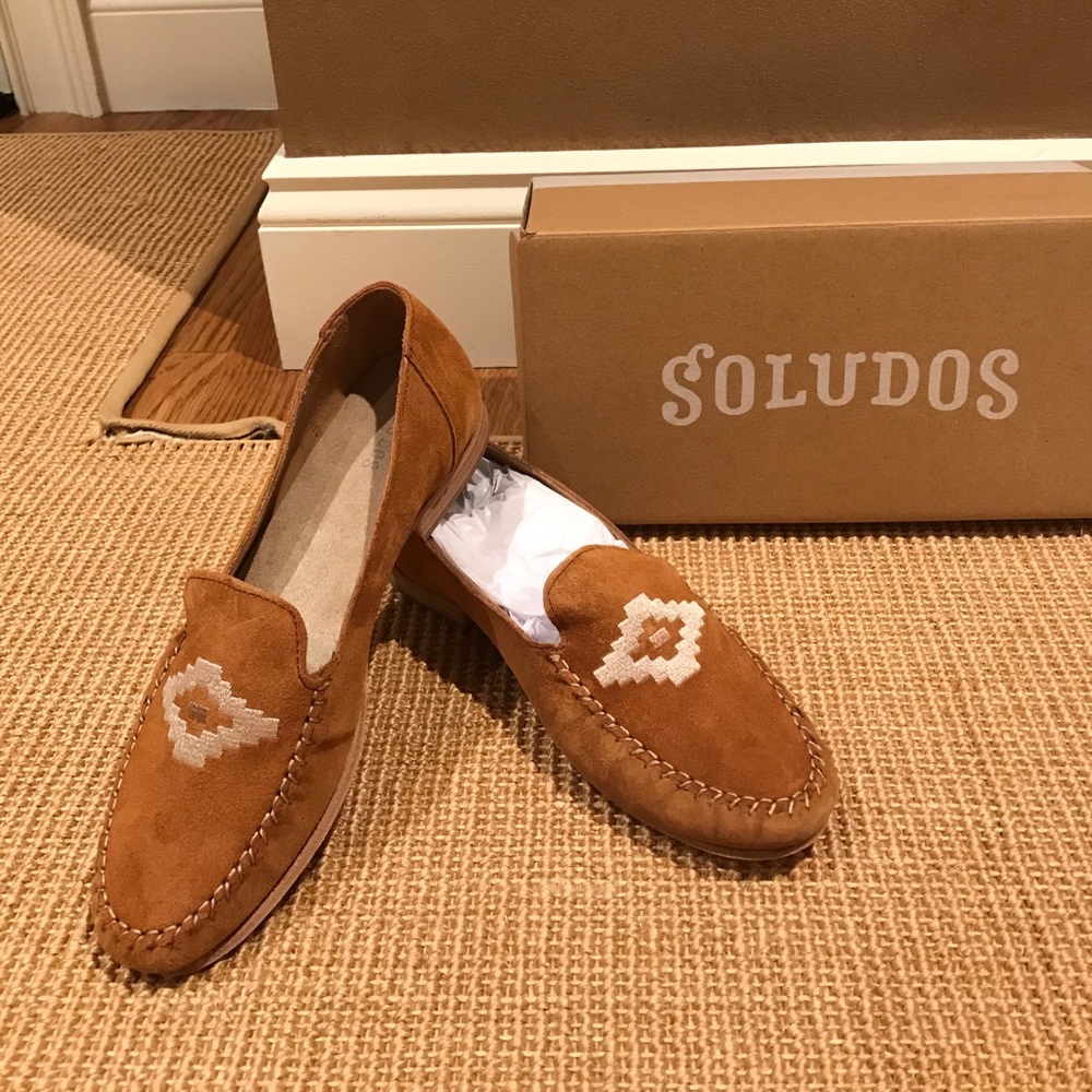 *STILL IN THE BOX* Soludos Embroidered Loafer